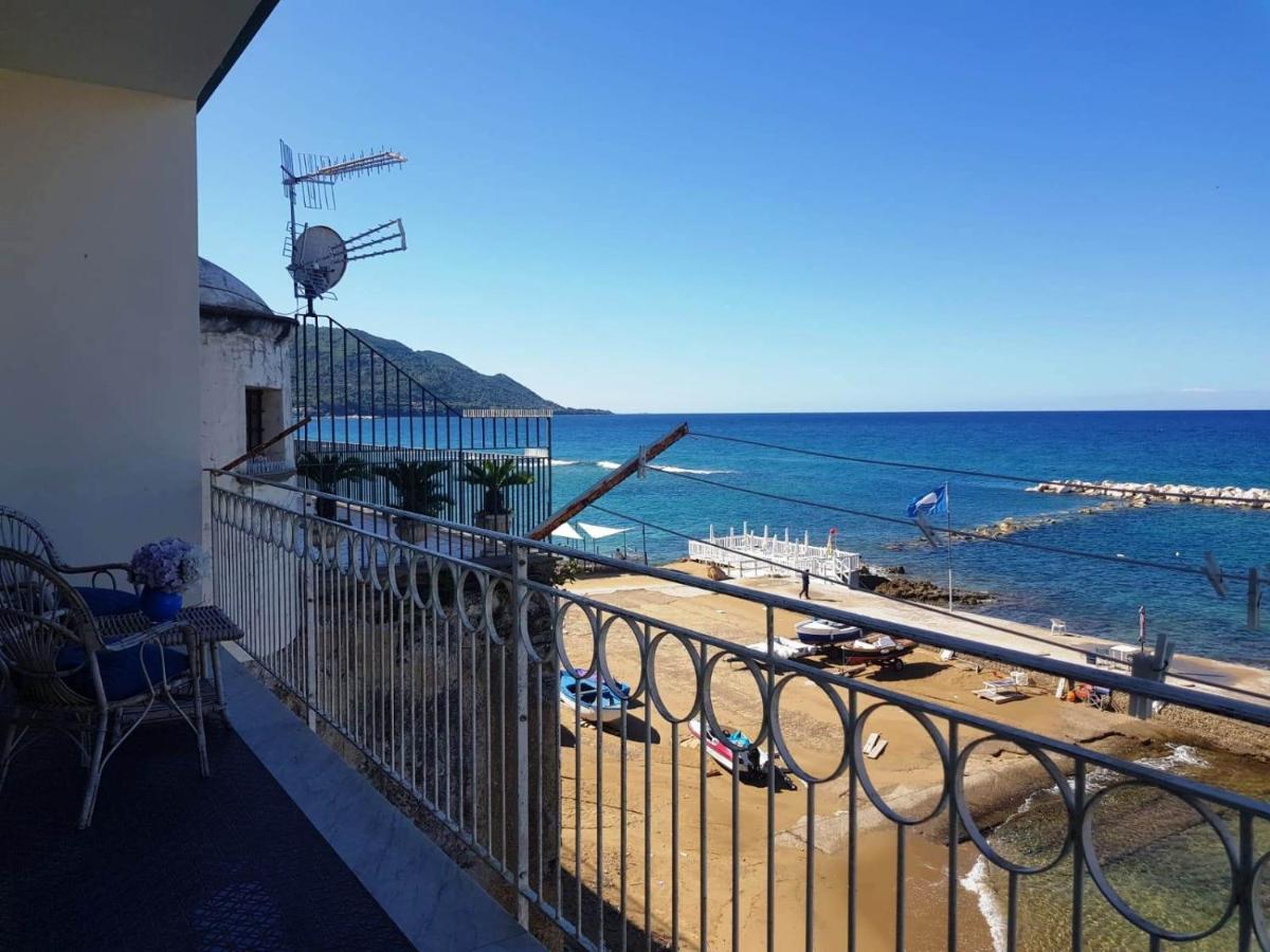 Casa Vacanze Porto Delle Gatte Санта-Марія-ді-Кастеллабате Екстер'єр фото